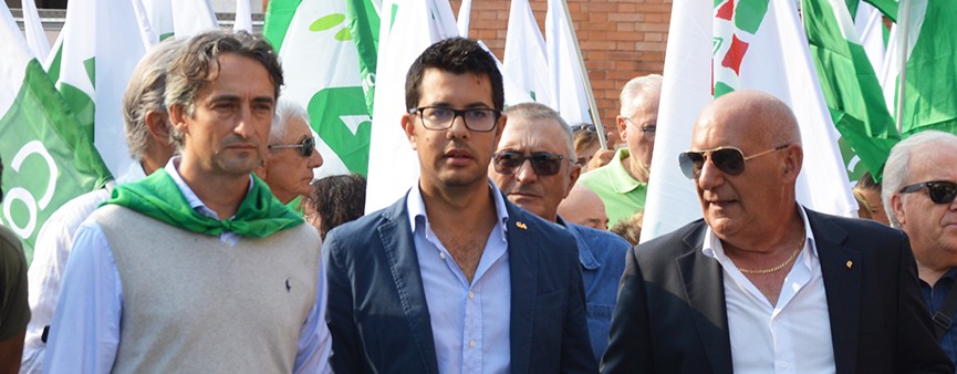 In piazza con gli agricoltori contro la crisi del settore frutticolo